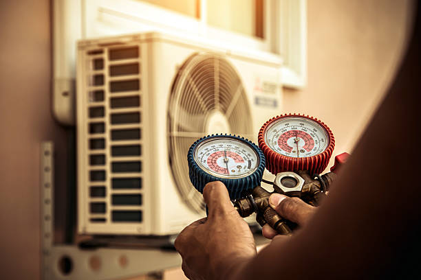 Professional Hvac technician working in Hubbard, OH